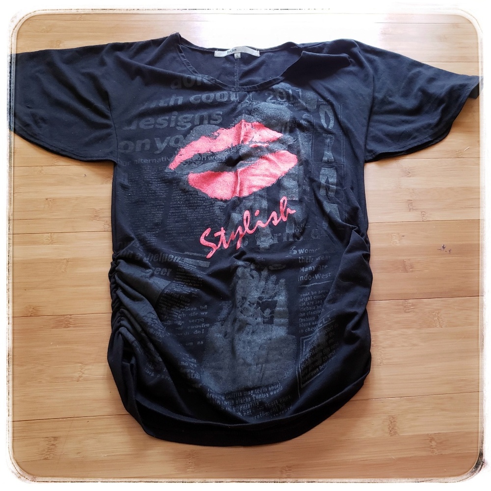 EUC Yom Yom small tshirt with bell sleeves Black Lips Writing